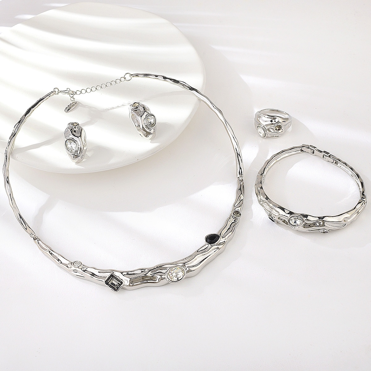 Zinc Alloy Artificial Crystal Piece Jewelry Set In Flattering Style