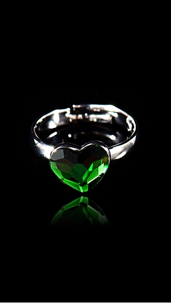 Picture of Beautiful Green Platinum Plated Fashion Rings