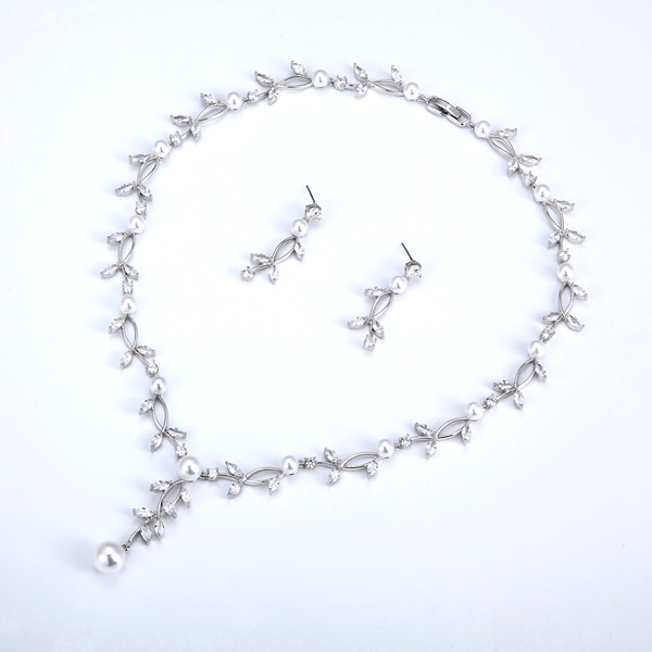 Picture of Impressive White Platinum Plated Necklace and Earring Set with Low MOQ