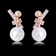 Picture of Delicate Cubic Zirconia White Stud Earrings