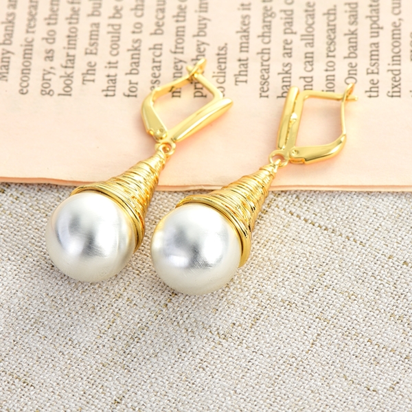 Picture of Distinctive Gold Plated Fashion Dangle Earrings with Low MOQ
