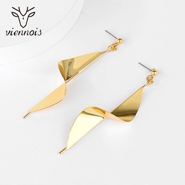 Picture of Attractive Gold Plated Big Dangle Earrings For Your Occasions
