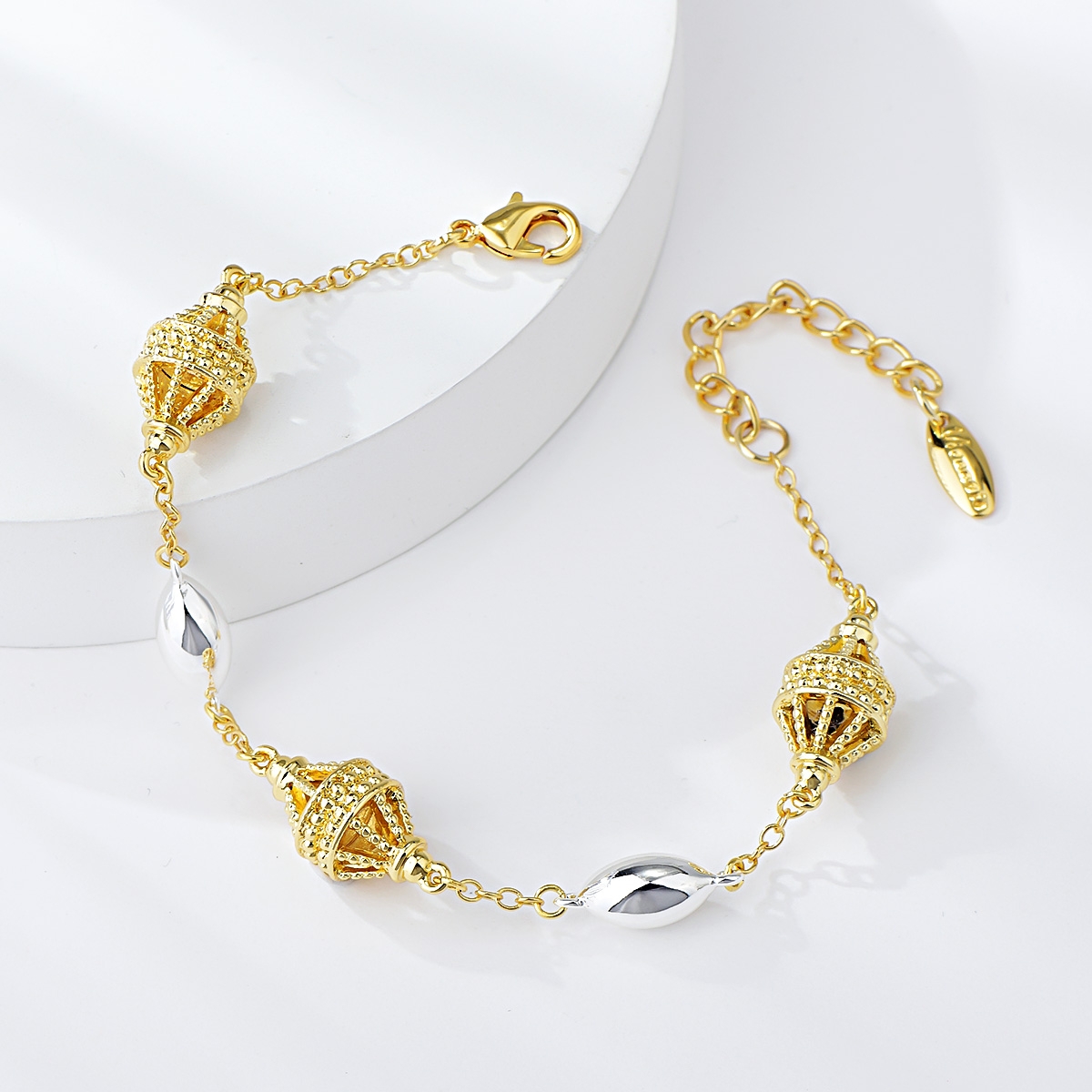 Latest Small Zinc Alloy Fashion Bracelet