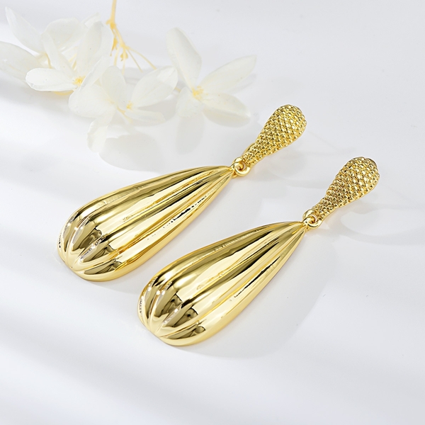 Picture of Trendy Gold Plated Zinc Alloy Drop & Dangle Earrings with No-Risk Refund