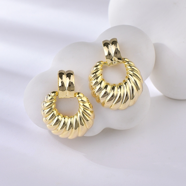 Picture of Classic Medium Drop & Dangle Earrings with Fast Shipping