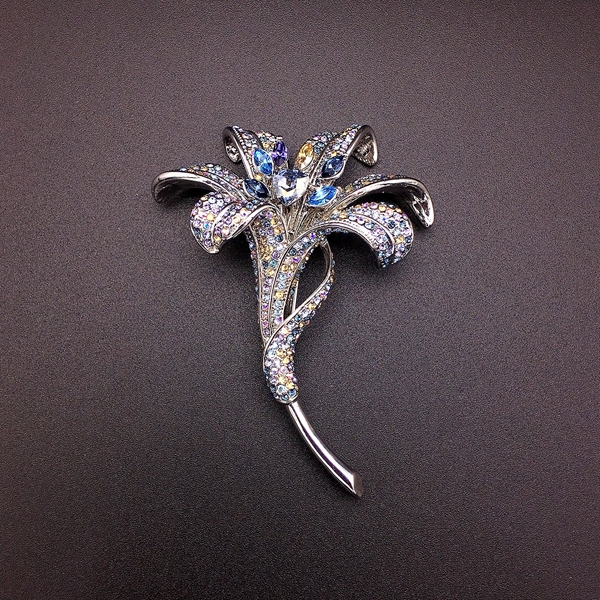 Picture of Eye-Catching Blue Small Brooche from Top Designer