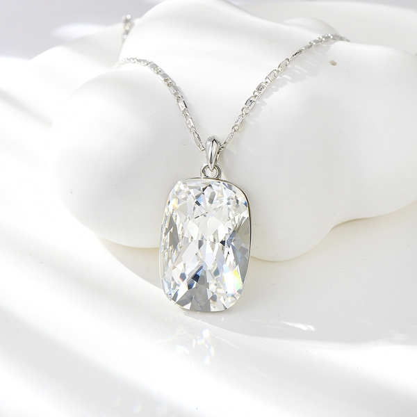 Picture of New Season White Swarovski Element Pendant Necklace with SGS/ISO Certification