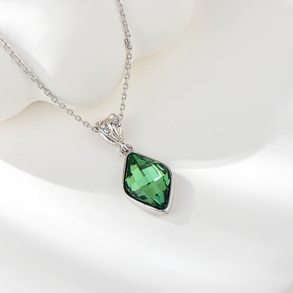 Picture of Platinum Plated Swarovski Element Pendant Necklace at Great Low Price