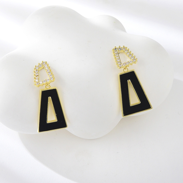 Picture of Low Cost Gold Plated Medium Dangle Earrings with Low Cost