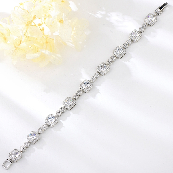 Picture of Small Platinum Plated Fashion Bracelet with Fast Shipping
