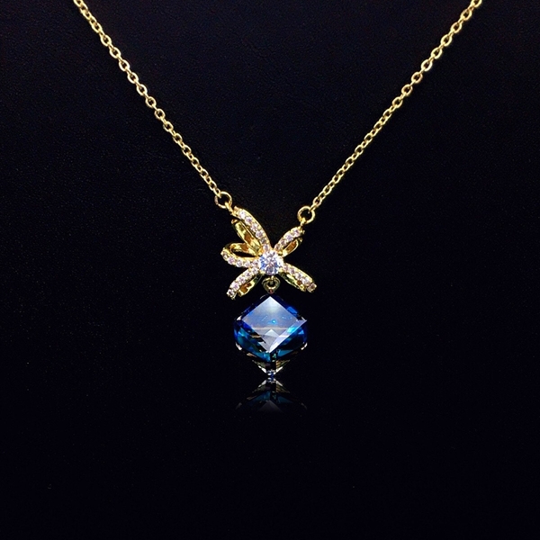 Picture of Famous Swarovski Element Gold Plated Pendant Necklace