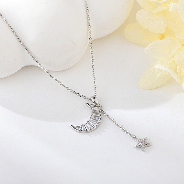 Picture of Eye-Catching White Platinum Plated Pendant Necklace with Member Discount