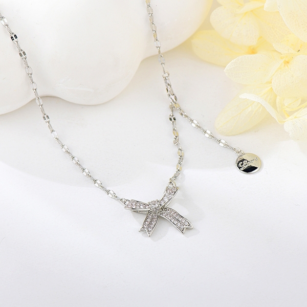 Picture of Delicate Small Pendant Necklace with Fast Delivery