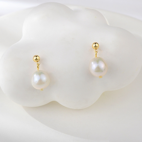 Picture of Good Quality fresh water pearl Small Dangle Earrings