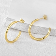 Picture of Distinctive Gold Plated Small Stud Earrings with Low MOQ