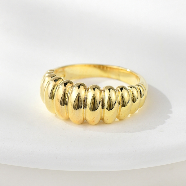 Picture of Delicate Small Gold Plated Fashion Ring