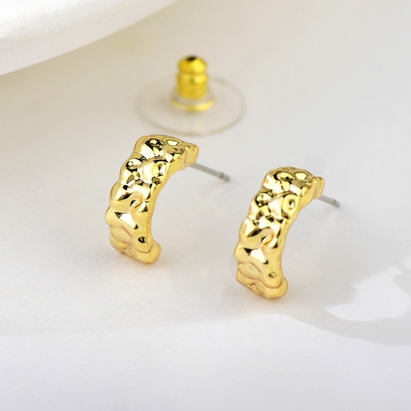 Picture of Dubai Gold Plated Big Stud Earrings with No-Risk Refund