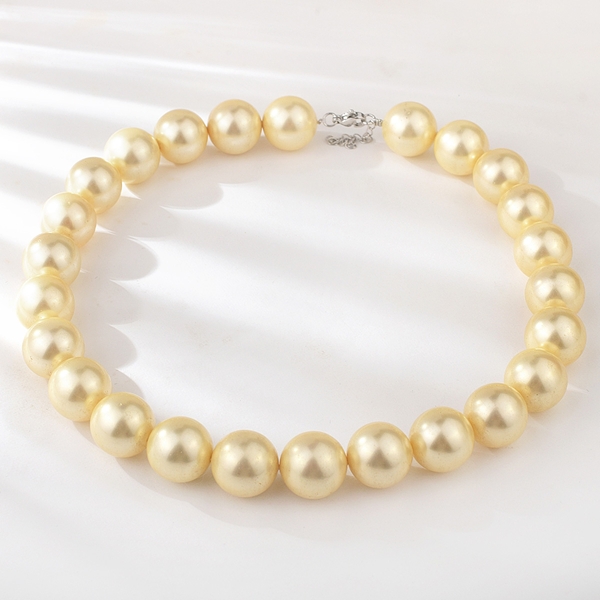 Picture of Delicate shell pearl Pendant Necklace with Fast Shipping