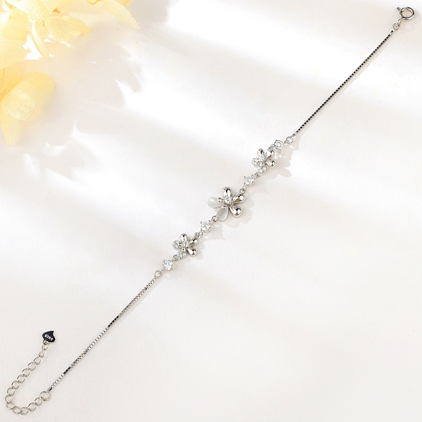 Picture of Sparkly Small Platinum Plated Fashion Bracelet