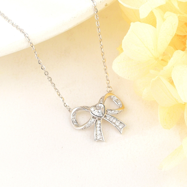 Picture of New Season White Fashion Pendant Necklace with SGS/ISO Certification
